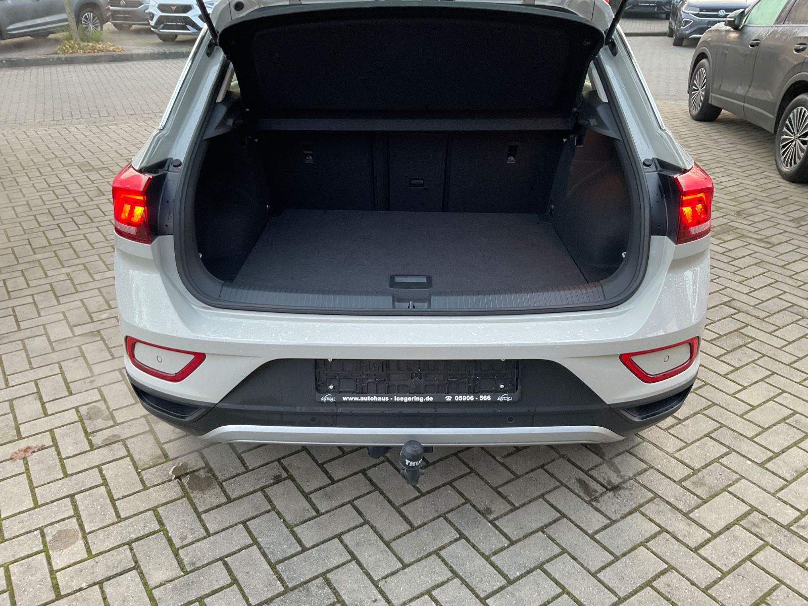 Fahrzeugabbildung Volkswagen T-Roc 1.5 TSI DSG Life,LED,AHK,Navi