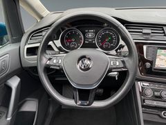 Fahrzeugabbildung Volkswagen Touran Comf. DSG Navi Sitzh Pano AHK Kamera