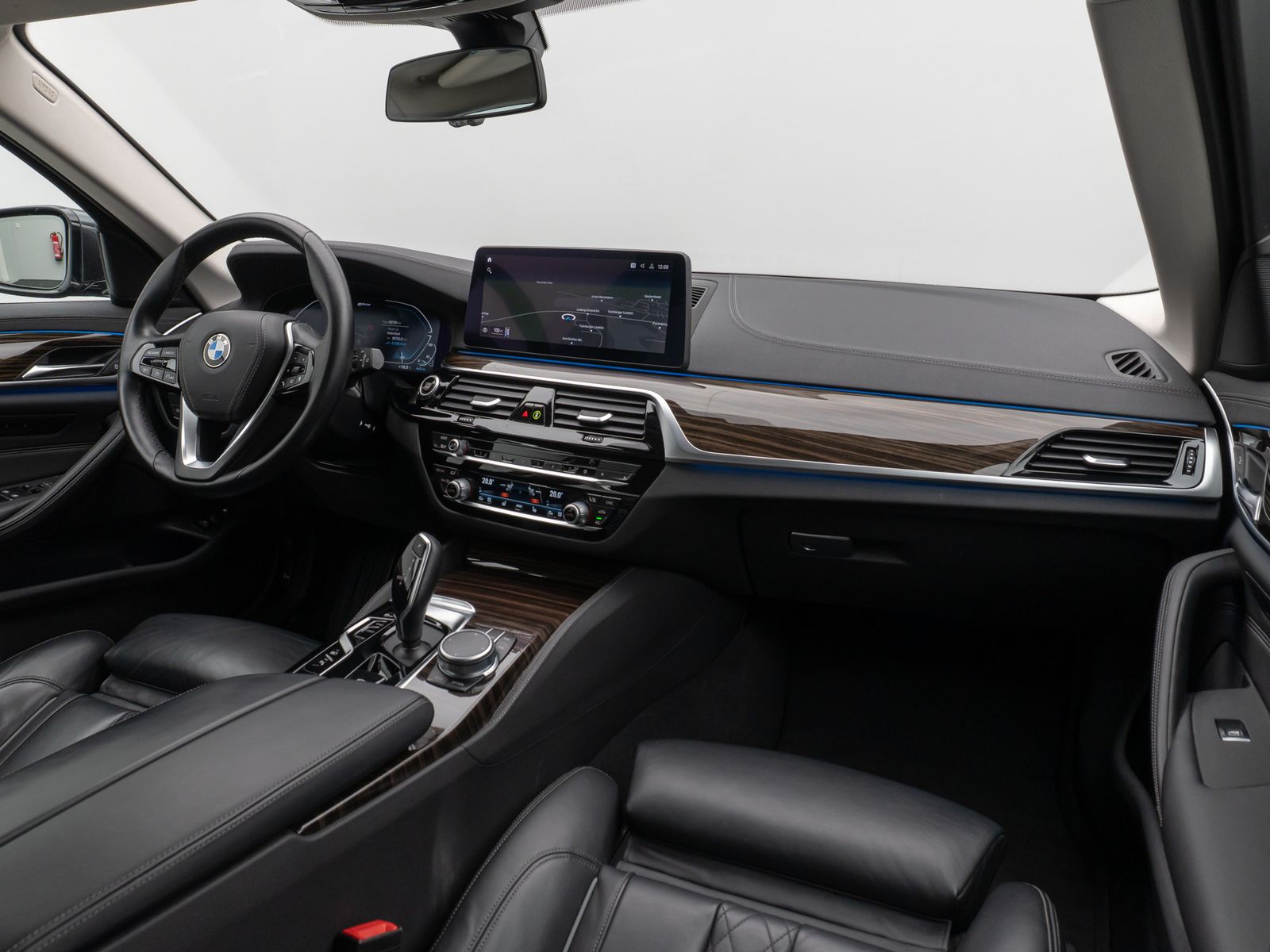 Fahrzeugabbildung BMW 530e  Luxury Line Kamera Laser HUD HiFi Komfort
