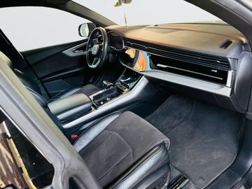 Audi Q8 - 8