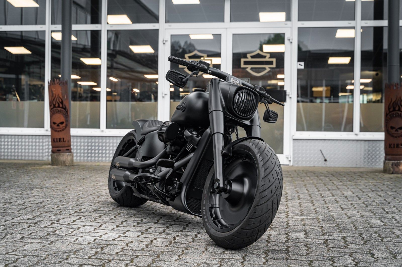 Fahrzeugabbildung Harley-Davidson FLFBS Fat Boy 128cui - Custom 1of1 "Black Titan"