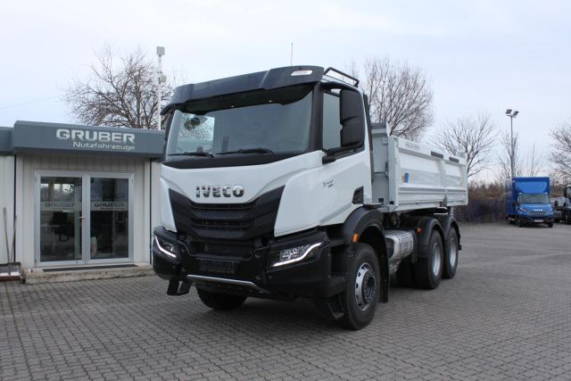 Iveco X-Way AD300X48Z HR OFF