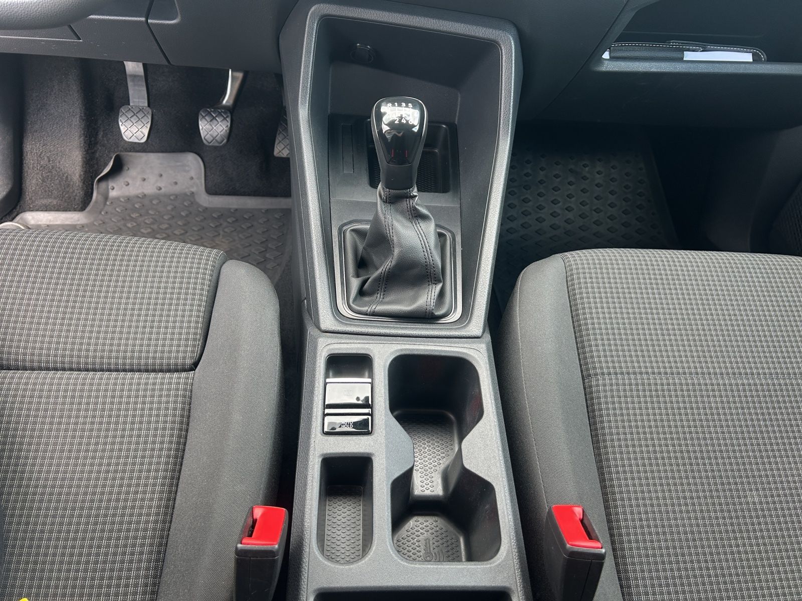 Fahrzeugabbildung Volkswagen Caddy TDI Kasten AHZV PDC KLIMA SITZH. WINTERP.