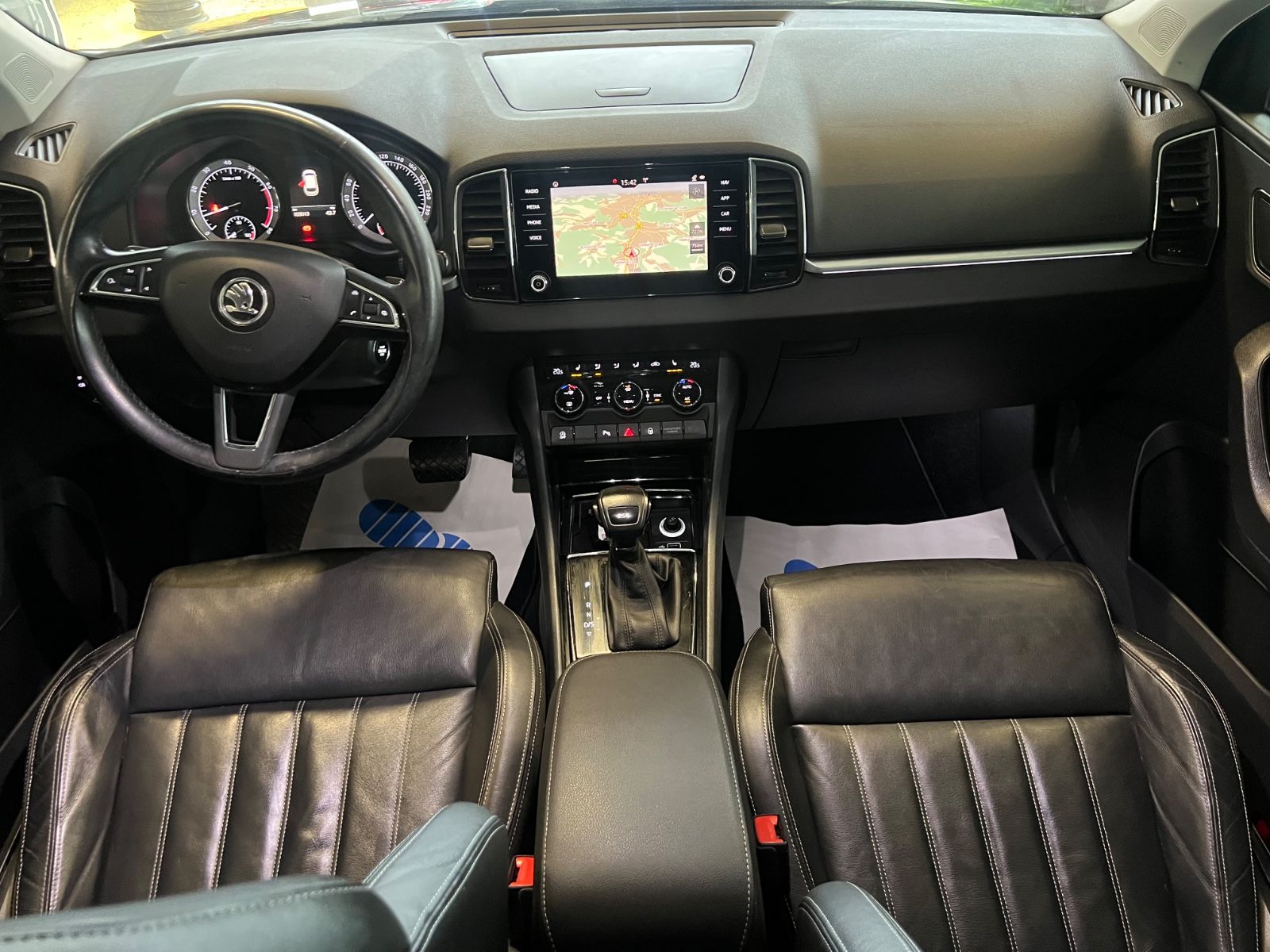 Fahrzeugabbildung SKODA Karoq Style DSG *PANO*SITZHEIZUNG*LEDER*