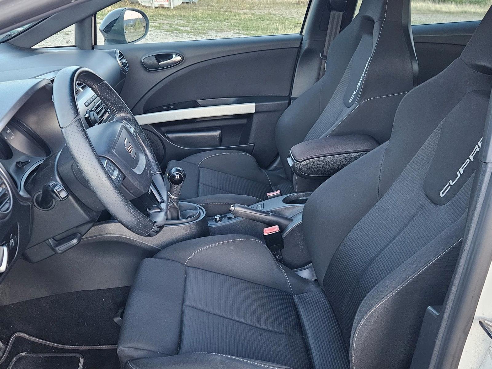 Seat Leon Cupra 2.0 TFSI 286 ch BVM / 1ère main / Alcantara / Bi-Xénon / Sièges chauffants