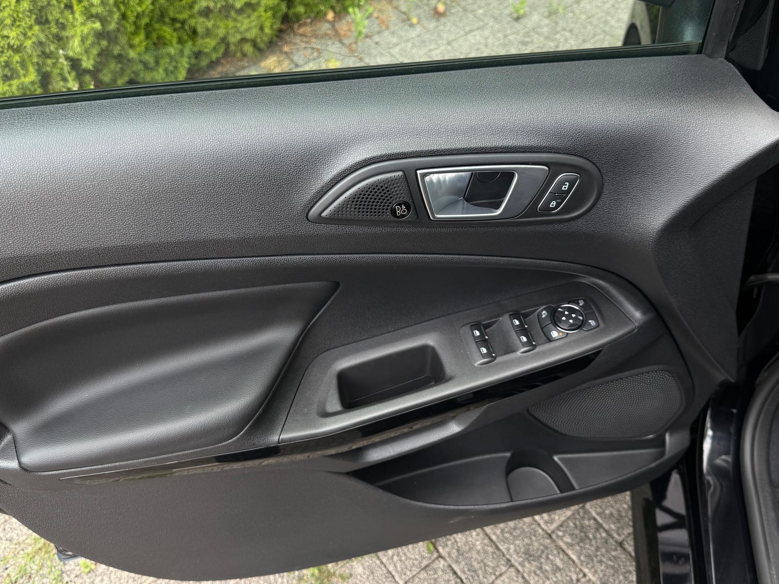 Fahrzeugabbildung Ford EcoSport 1.0EB ST-Line LED+NAV+SHZ+KAM+B&O+ALCAN