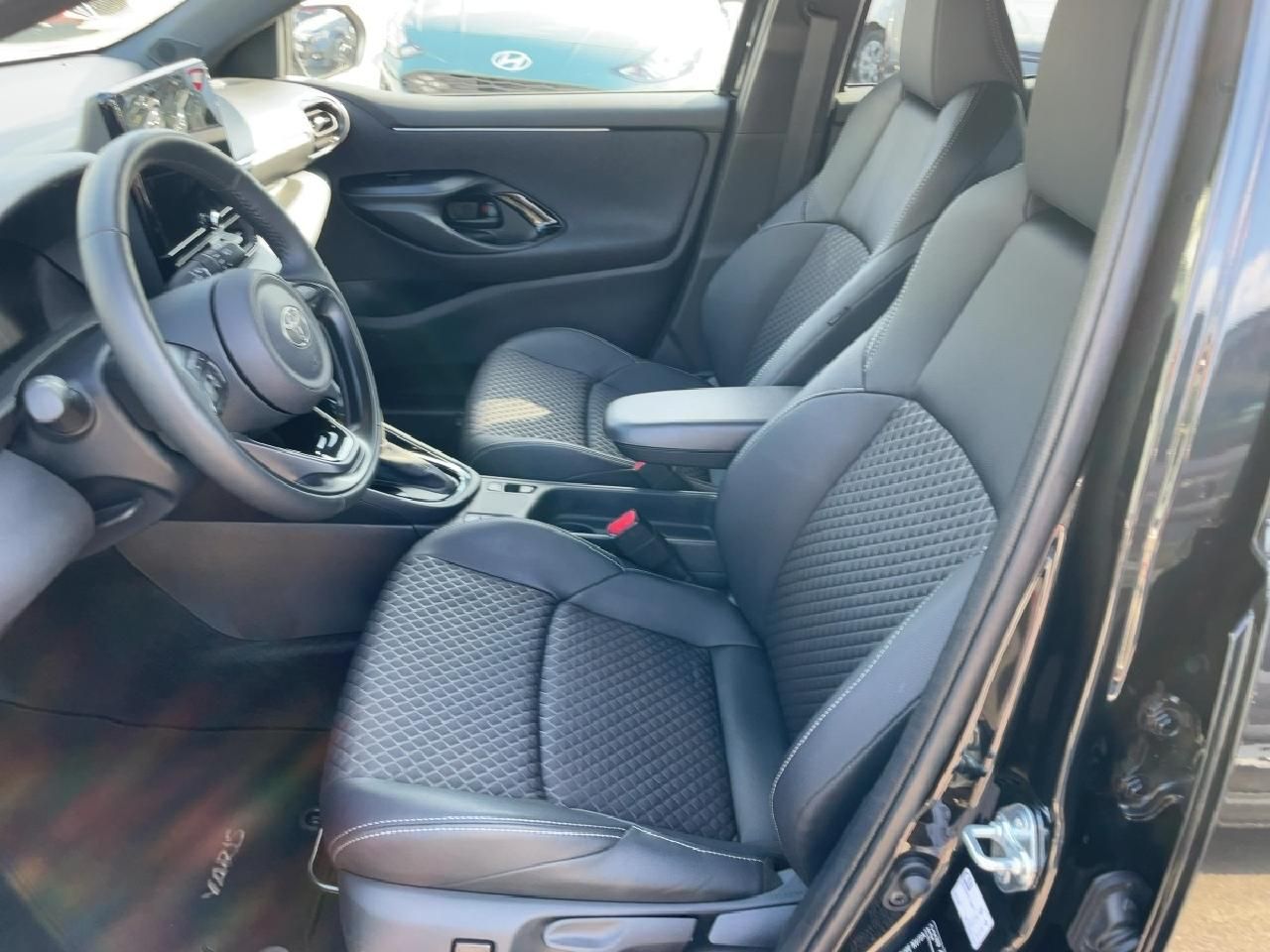 Fahrzeugabbildung Toyota Yaris 1,5l 130PS Hybrid Style