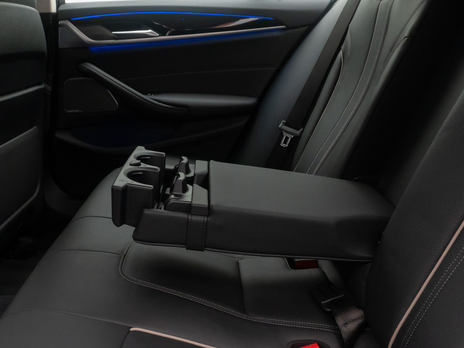 Fahrzeugabbildung BMW 530i HUD DAB Leder Alarm Komfort 4xKlima M Sport