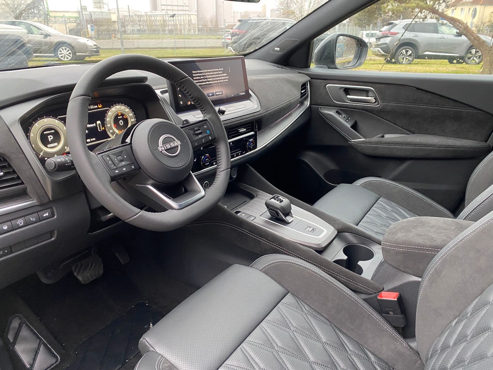 Fahrzeugabbildung Nissan Qashqai 1.3 MHEV Tekna+ PANO+HUD+BOSE+SHZ+AHK
