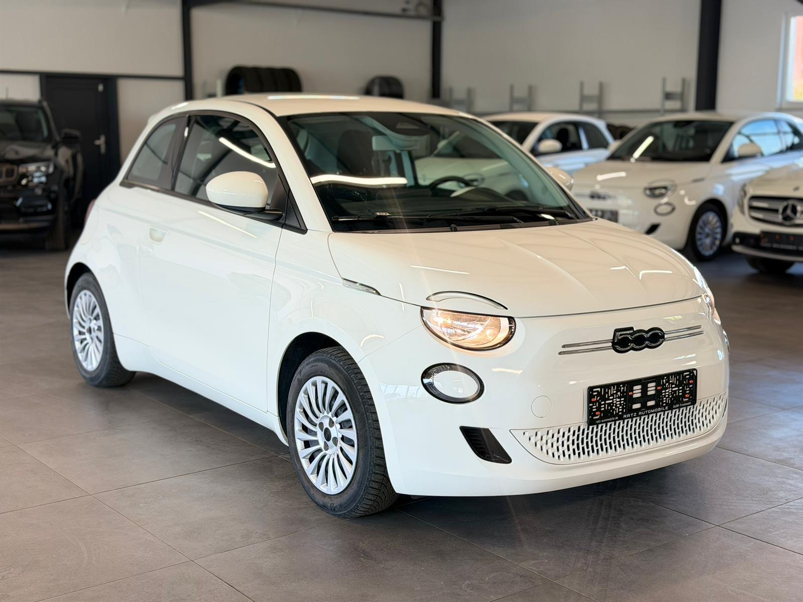Fiat 500e 11KW+CARPLAY+TEMP+SPUR.ASS+STAND.HZ+NAVI+