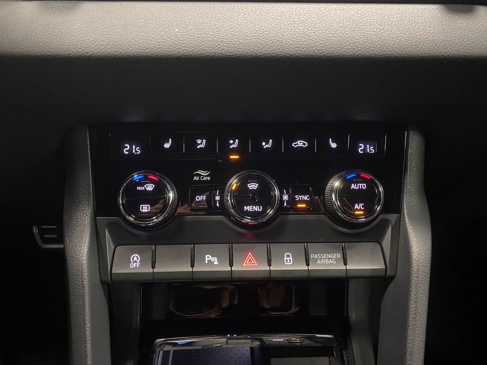 Fahrzeugabbildung SKODA Karoq 1.5 TSI DSG Sportline+NAVI+MATRIX+ACC+18"+