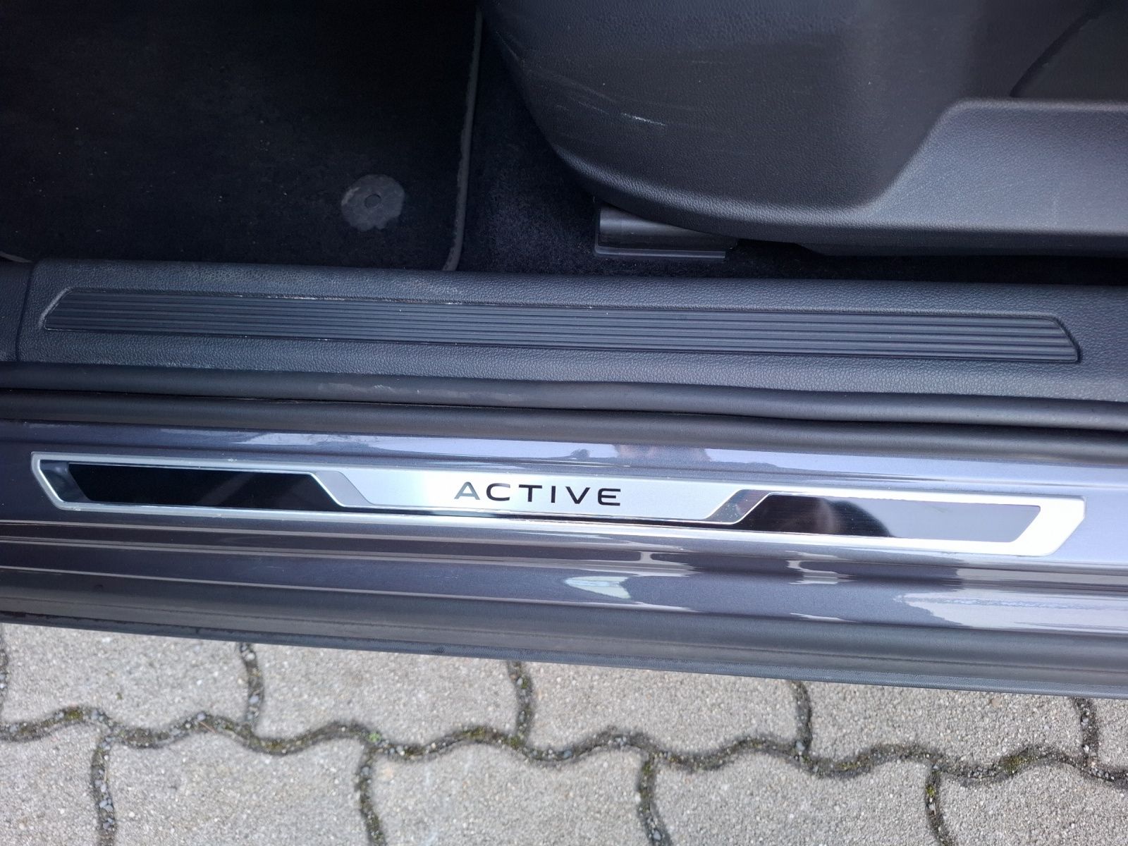 Fahrzeugabbildung Volkswagen T-Cross TSI Active DSG LED Navi AID ACC RFK SH 1