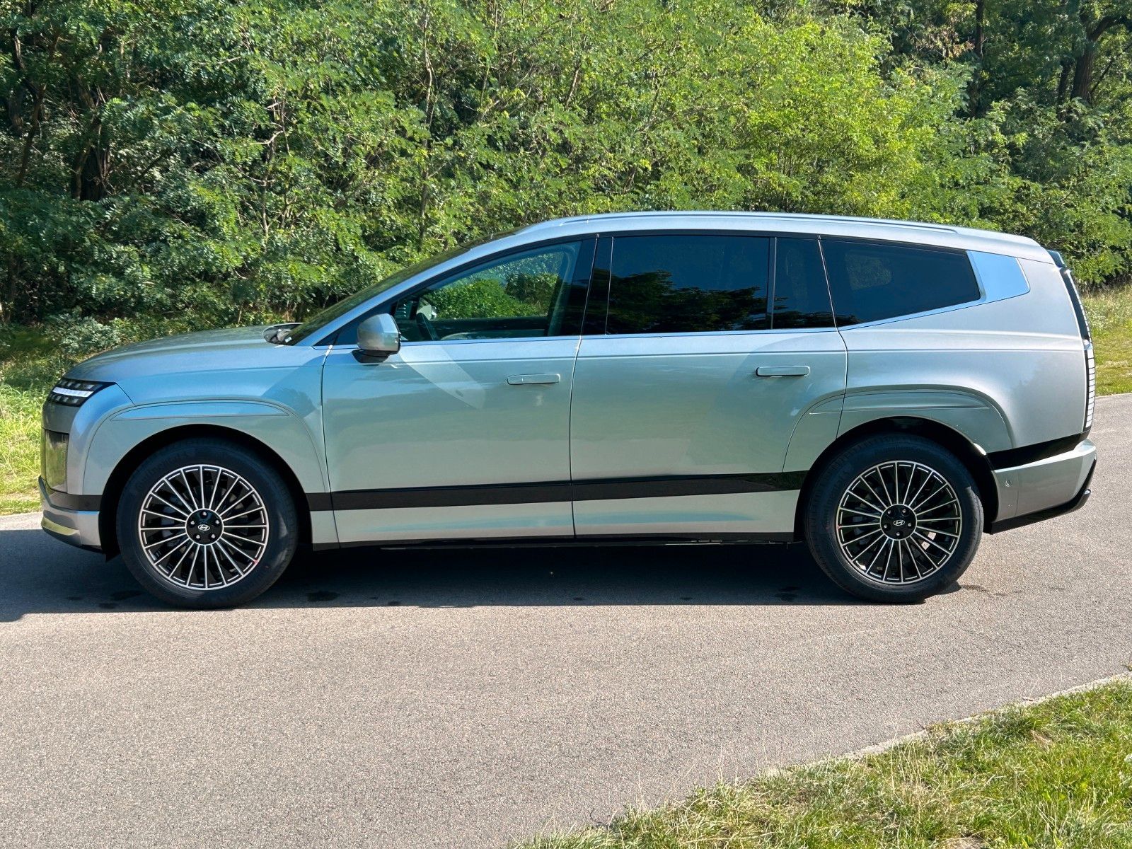 Fahrzeugabbildung Hyundai IONIQ 9 UNIQ 226kW *RW600KM*Pano*6Si*Relax*HeUp*