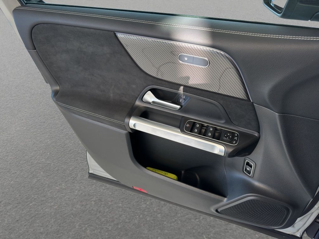 Fahrzeugabbildung Mercedes-Benz GLB 200 AMG*NIGHT*AHZV*TWA*LED*K-GO*DAB*LENKRHZG