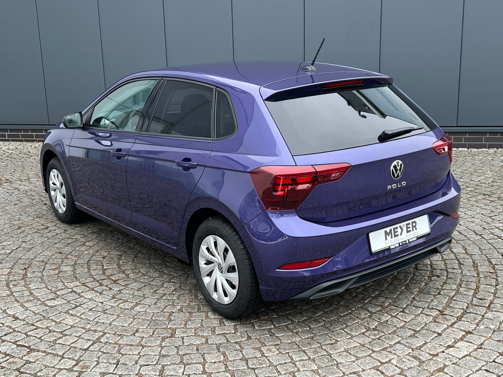 Fahrzeugabbildung Volkswagen Polo Life 1.0 *Navi, Ganzjahresreifen, Kamera*