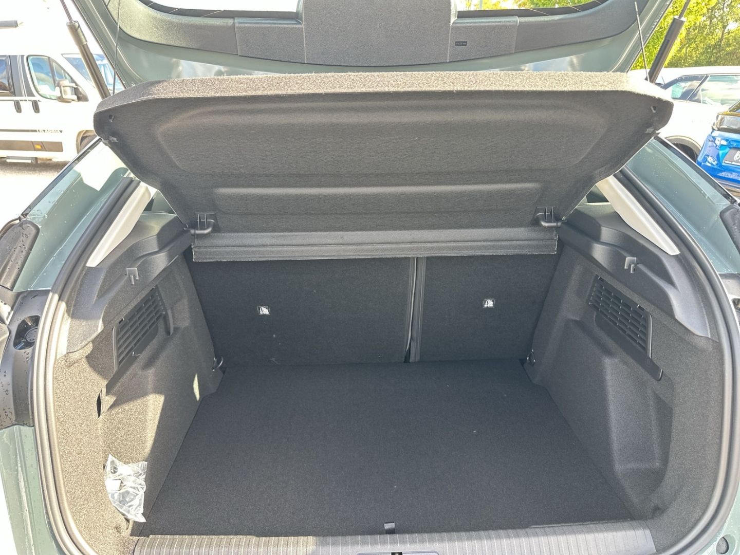 Fahrzeugabbildung Citroën C4 Plus 1.2 PureTech 130 AT8 Navi CarPlay SHZ