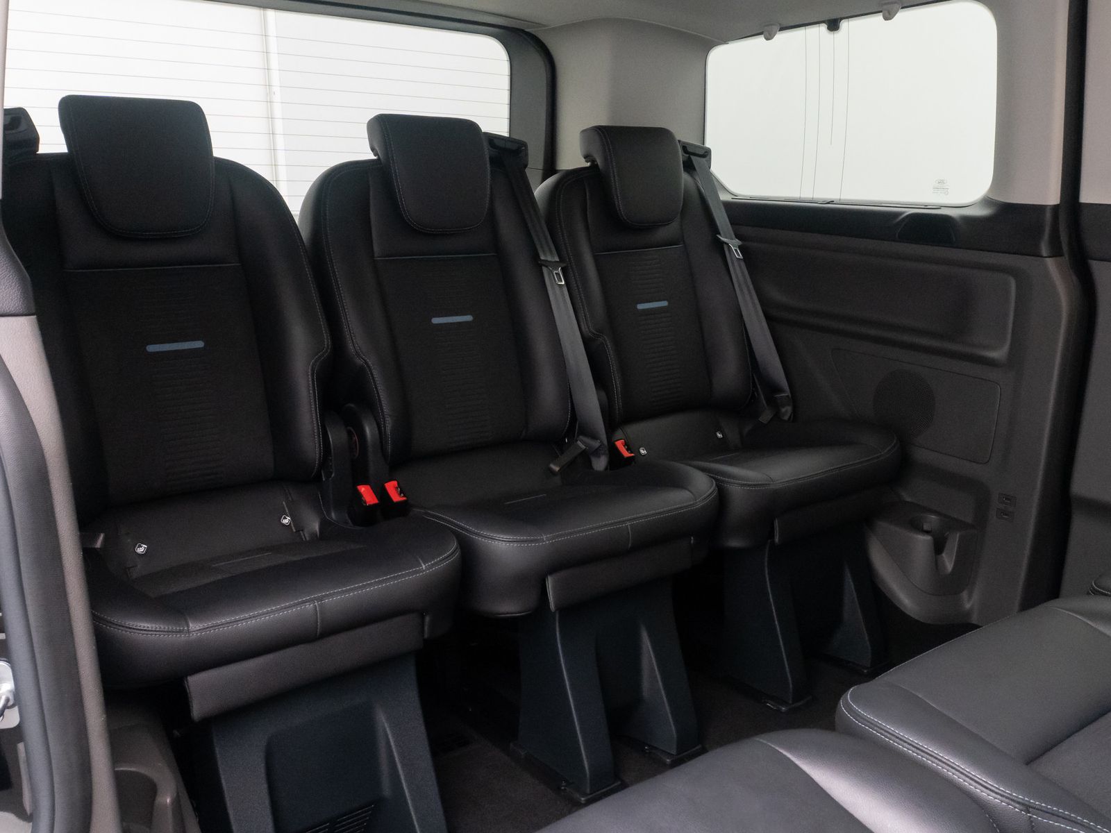 Fahrzeugabbildung Ford Custom Tourneo Active ACC Bi-Xenon DriveAss DAB