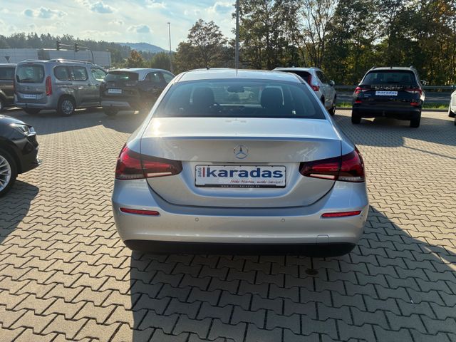 Fahrzeugabbildung Mercedes-Benz A 180 Limousine >NAV/LED/KAM/PDC/SHZ<