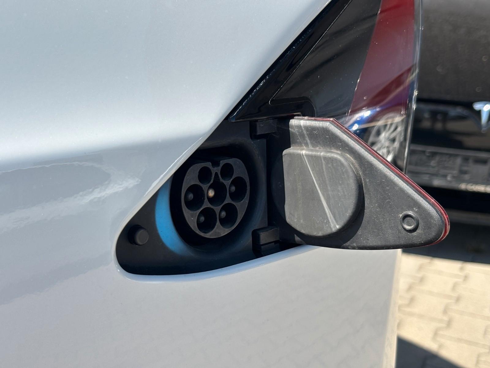 Tesla Model X 100D – 525 ch – 6 places – Autopilot 3