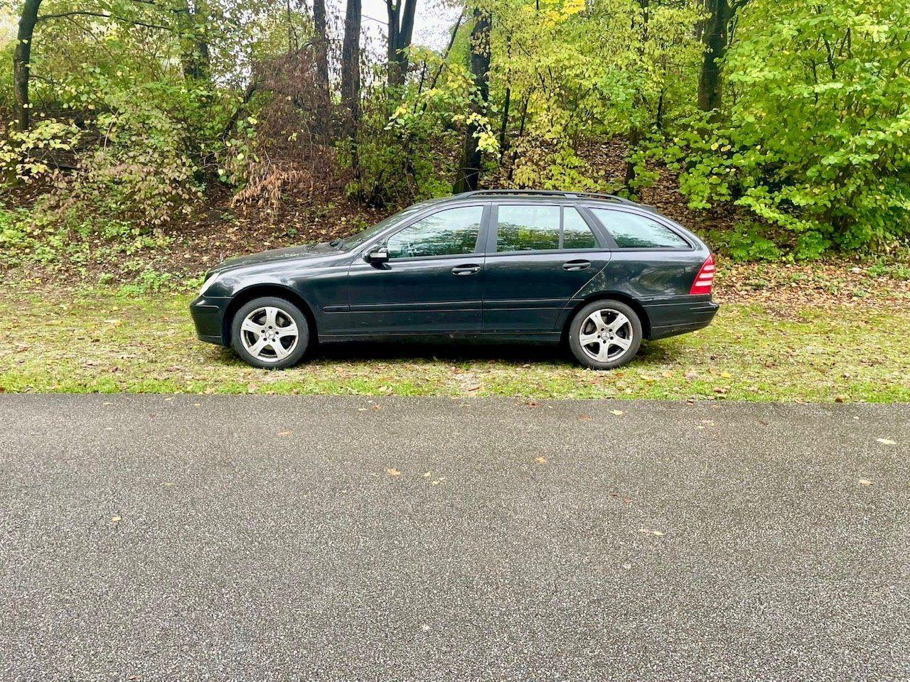 Mercedes-Benz C180 2006 — rear view
