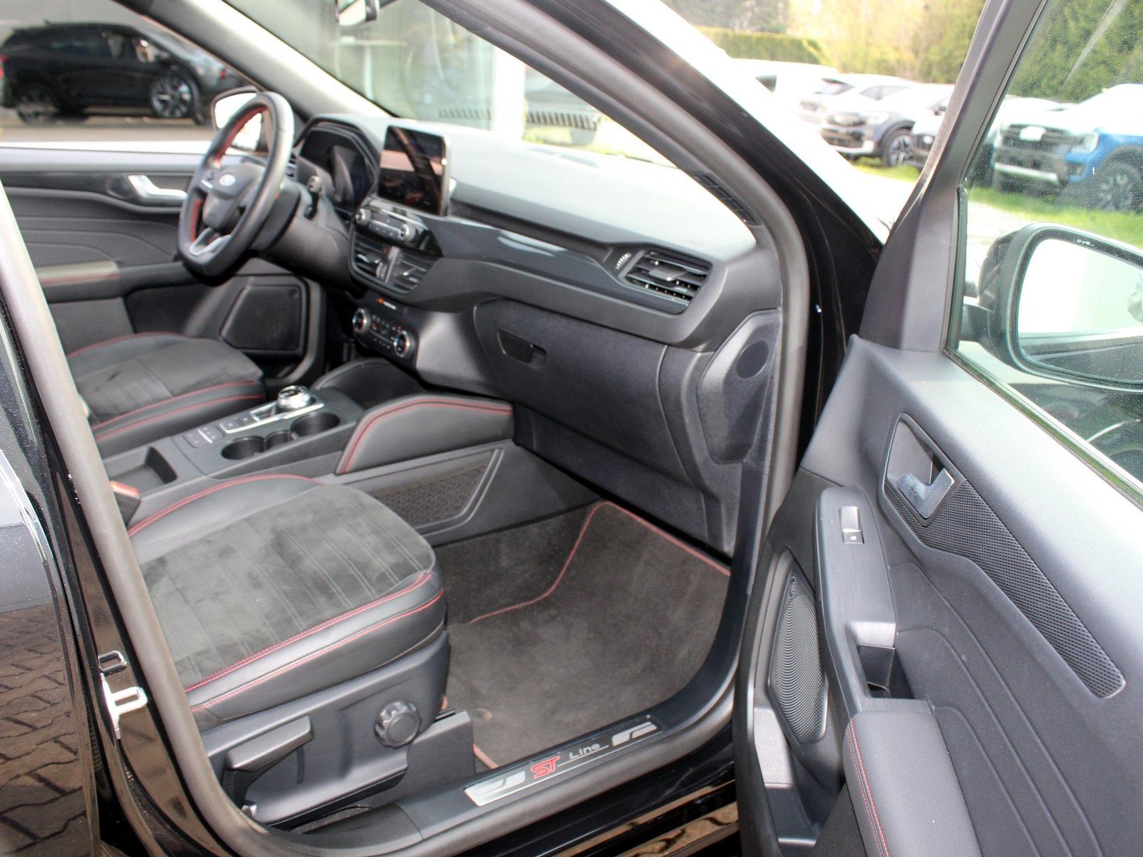Fahrzeugabbildung Ford Kuga Plug-In Hybrid ST-Line X 2,5 Duratec