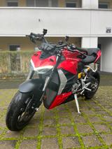Ducati Streetfighter V2 - DUCATI ST2