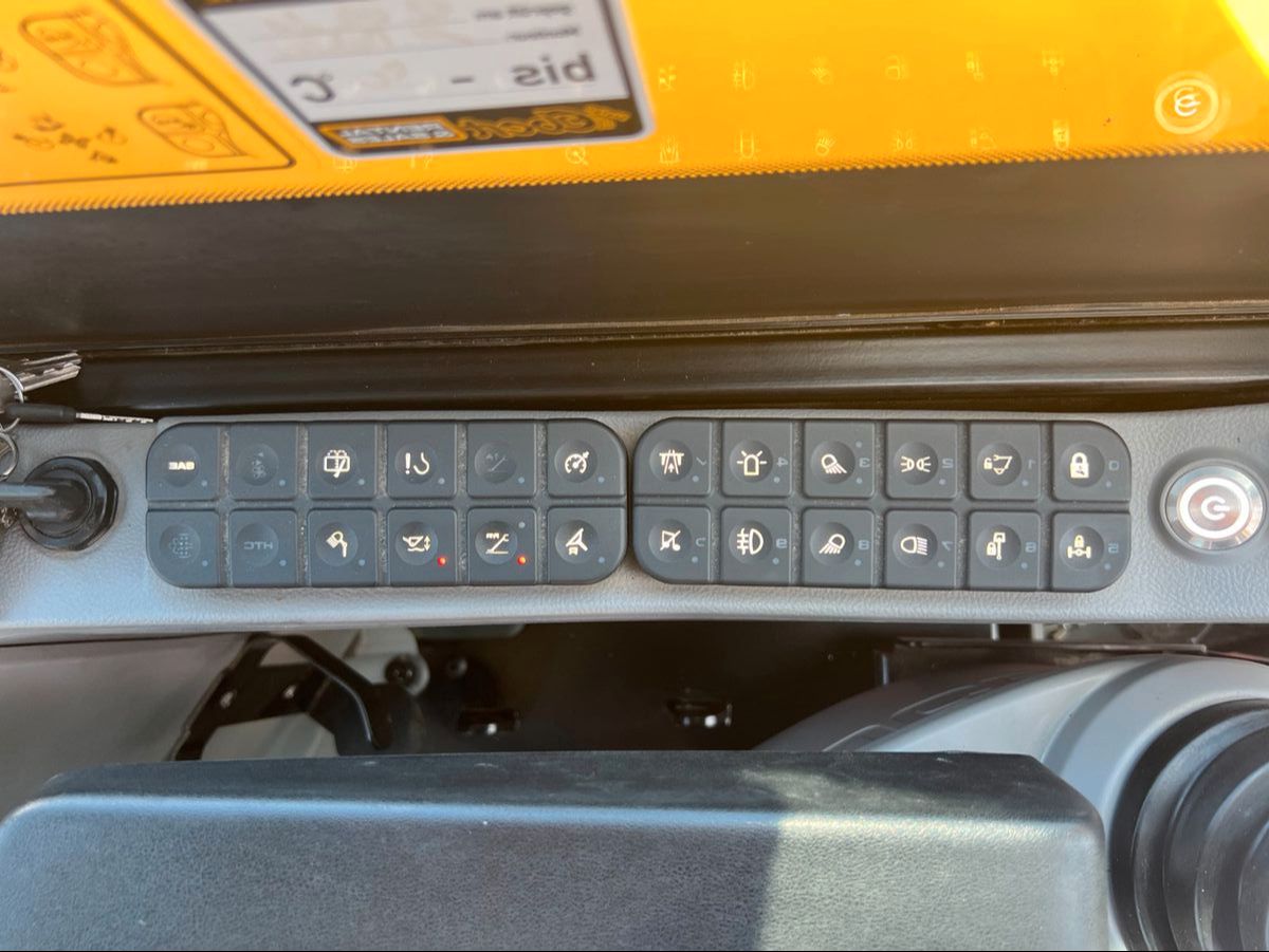 Fahrzeugabbildung JCB Hydradig 110W / Pratzen / nur 179h / Löffelpaket