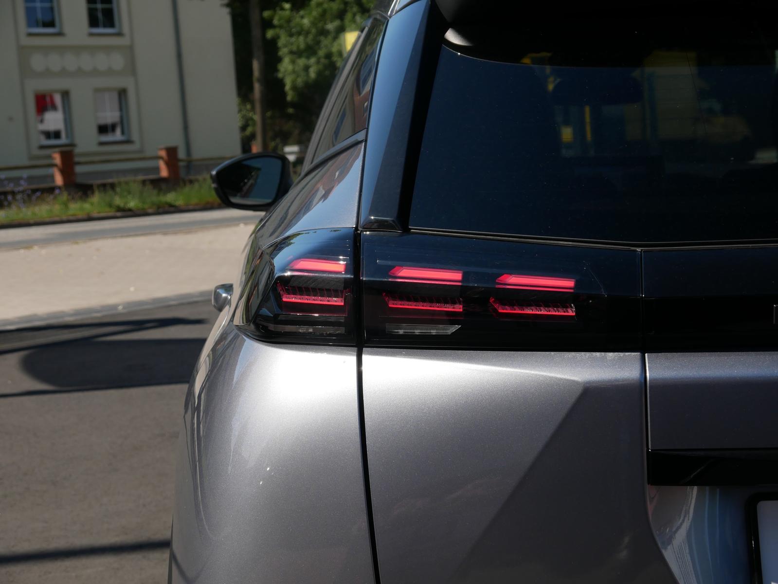 Peugeot 2008 PureTech 145 Aut. LED ACC Navi 360°