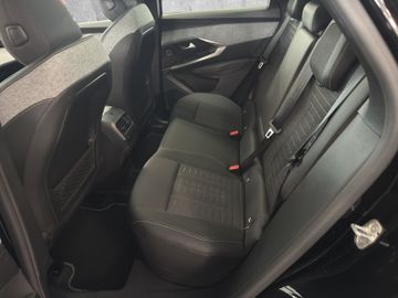 Peugeot 3008 GT HYBRID 145 Kam.+KeyLess+SHZ+Navi+PANO