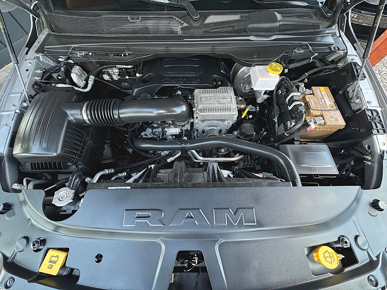 Fahrzeugabbildung Dodge RAM 5.7 V8 HEMI NightEditon 4x4 eTorque LONGBED