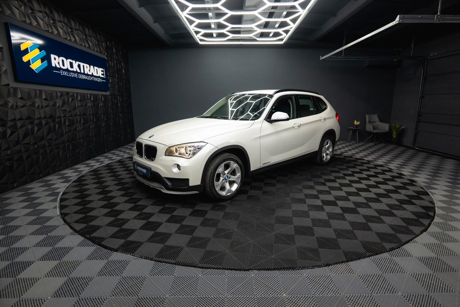 Fahrzeugabbildung BMW X1 xDrive20d Sport Line Autom. Bi-Xenon*Perlmutt