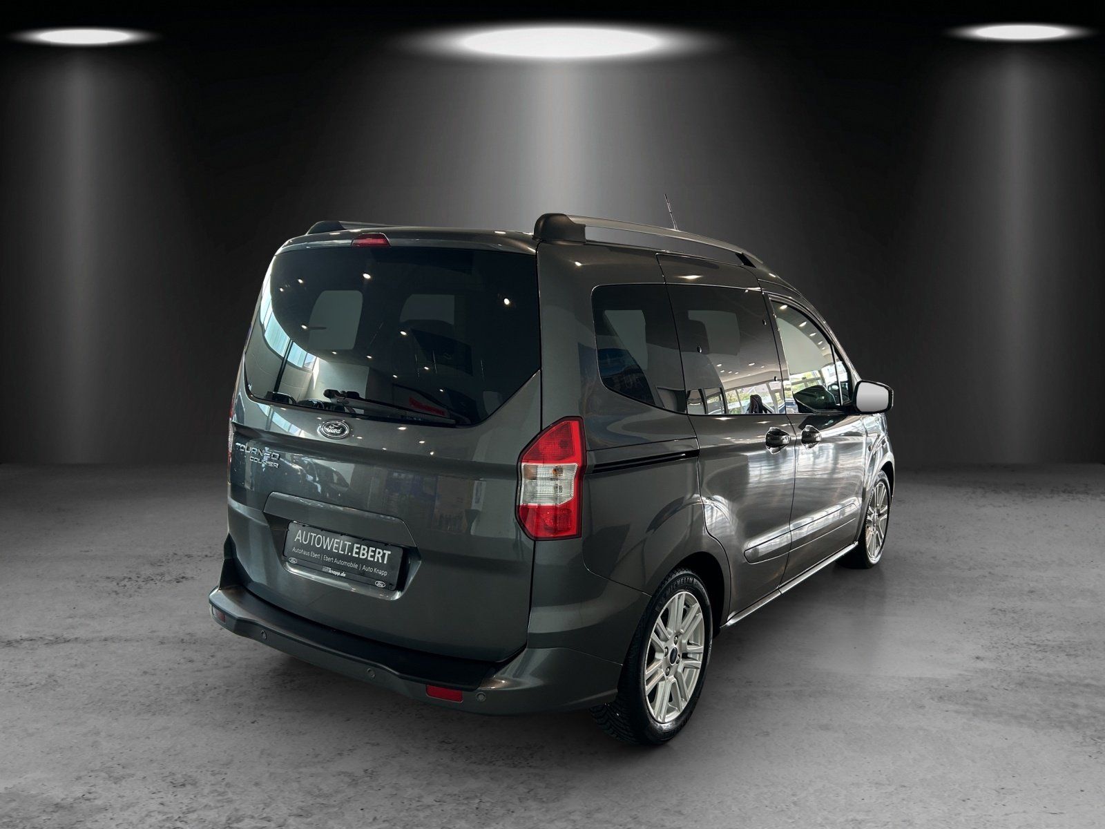 Fahrzeugabbildung Ford Tourneo Courier Titanium