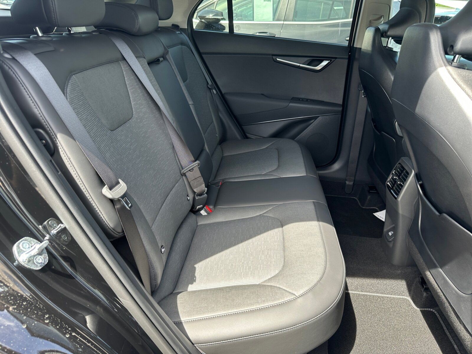 Fahrzeugabbildung Kia NIRO 1.6 HEV 129 DCT SPIRIT 18Z TEC REX