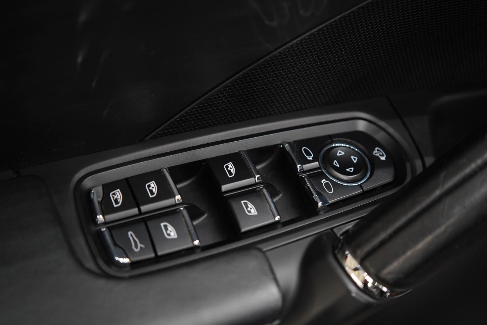 Porsche Cayenne Turbo V8*Navi*Luftfahrwerk*20 Z. Spyder*