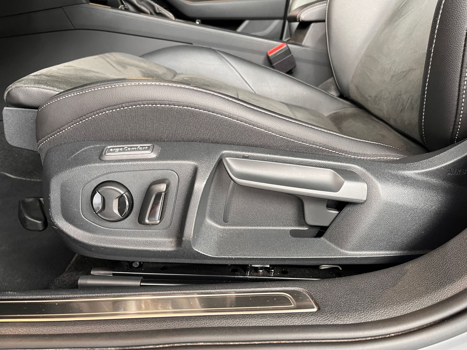 Fahrzeugabbildung Volkswagen Arteon R-Line 360° SHZ LED NAVI