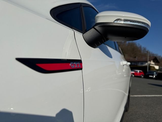 Fahrzeugabbildung Volkswagen Golf VIII GTI 2.0 TSI DSG KLIMA LED ALU