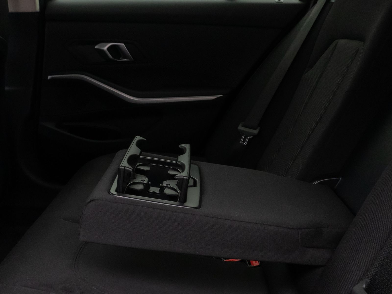 Fahrzeugabbildung BMW 318i Kamera DAB HiFi Widscreen DrivAssist Alarm