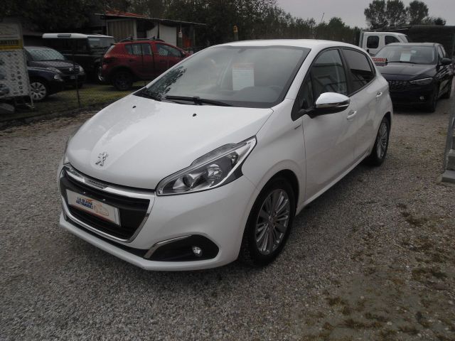 Peugeot 208 PureTech 82 5 porte Style neopatent 