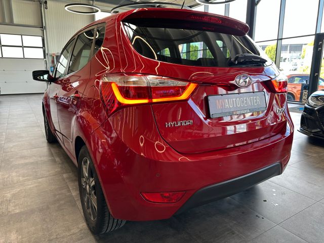 Hyundai ix20*TÜVSERVICE:NEU*SitzLenkradHZ*NAV*TEMPO*PD