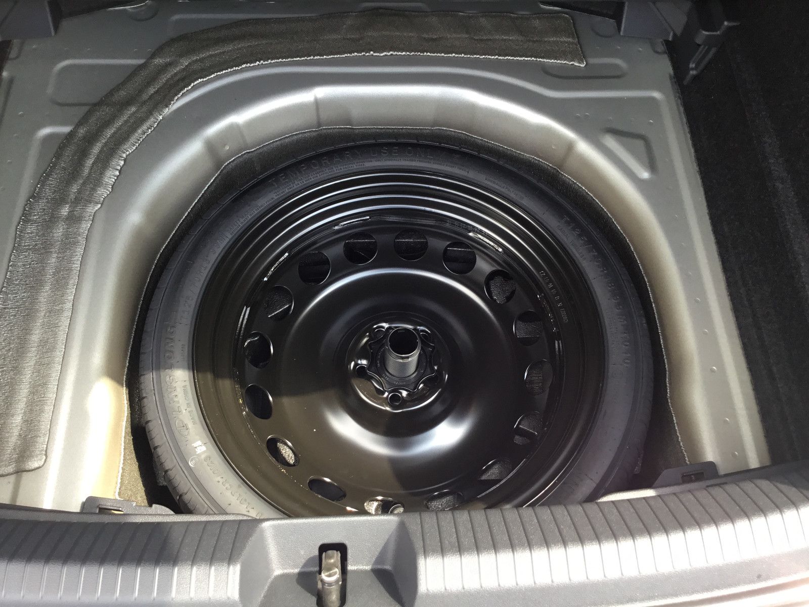 Fahrzeugabbildung Volkswagen Taigo 1.0 TSI R-Line+BlackStyle+Kamera+ACC+18"