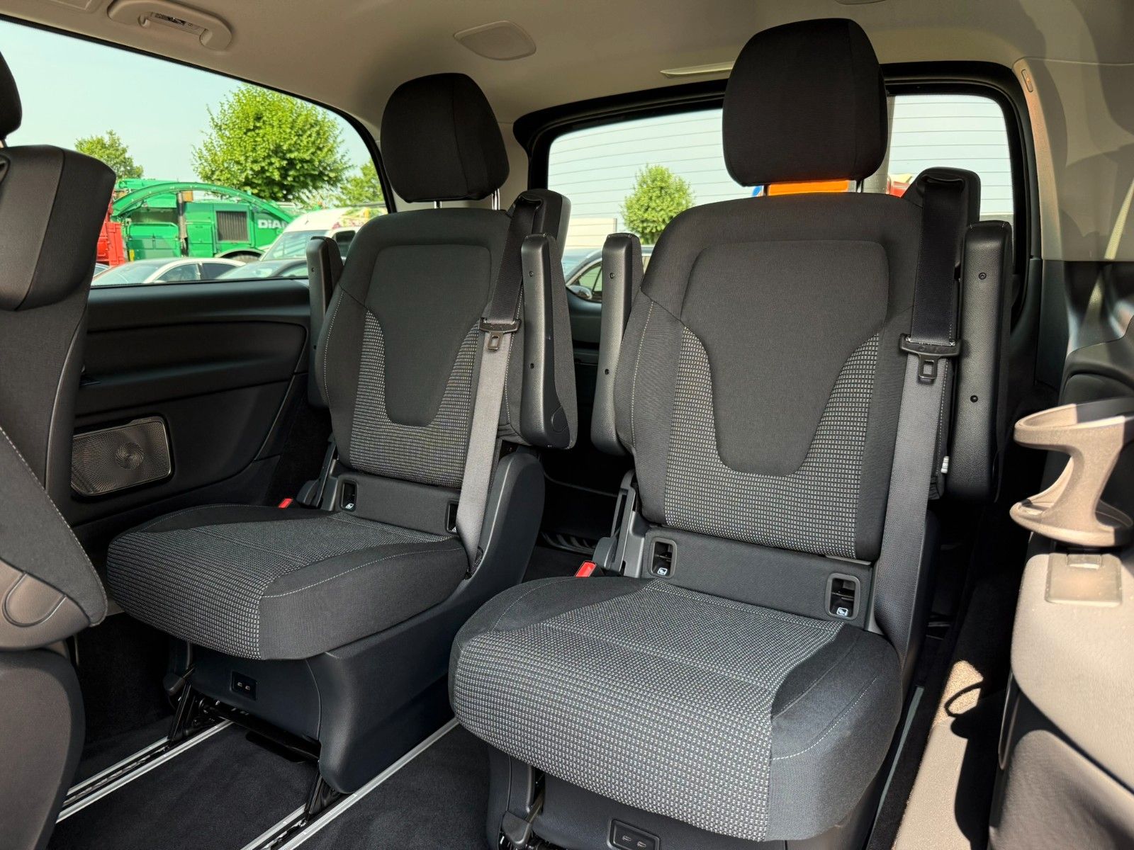 Fahrzeugabbildung Mercedes-Benz V 220 d STYLE AHK2,5to DISTRONIC LED elekt Türen