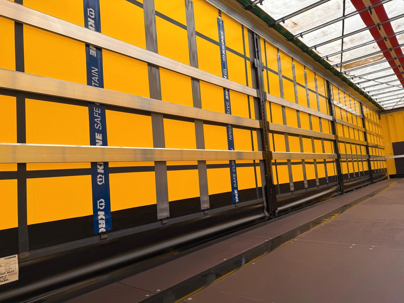 Fahrzeugabbildung Krone Schiebeplane mit IceProtect + Safe Curtain
