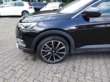 Fotografie des Opel Grandland (X) Grandland X 1.6 Turbo Plug-in-Hybrid ALLRAD