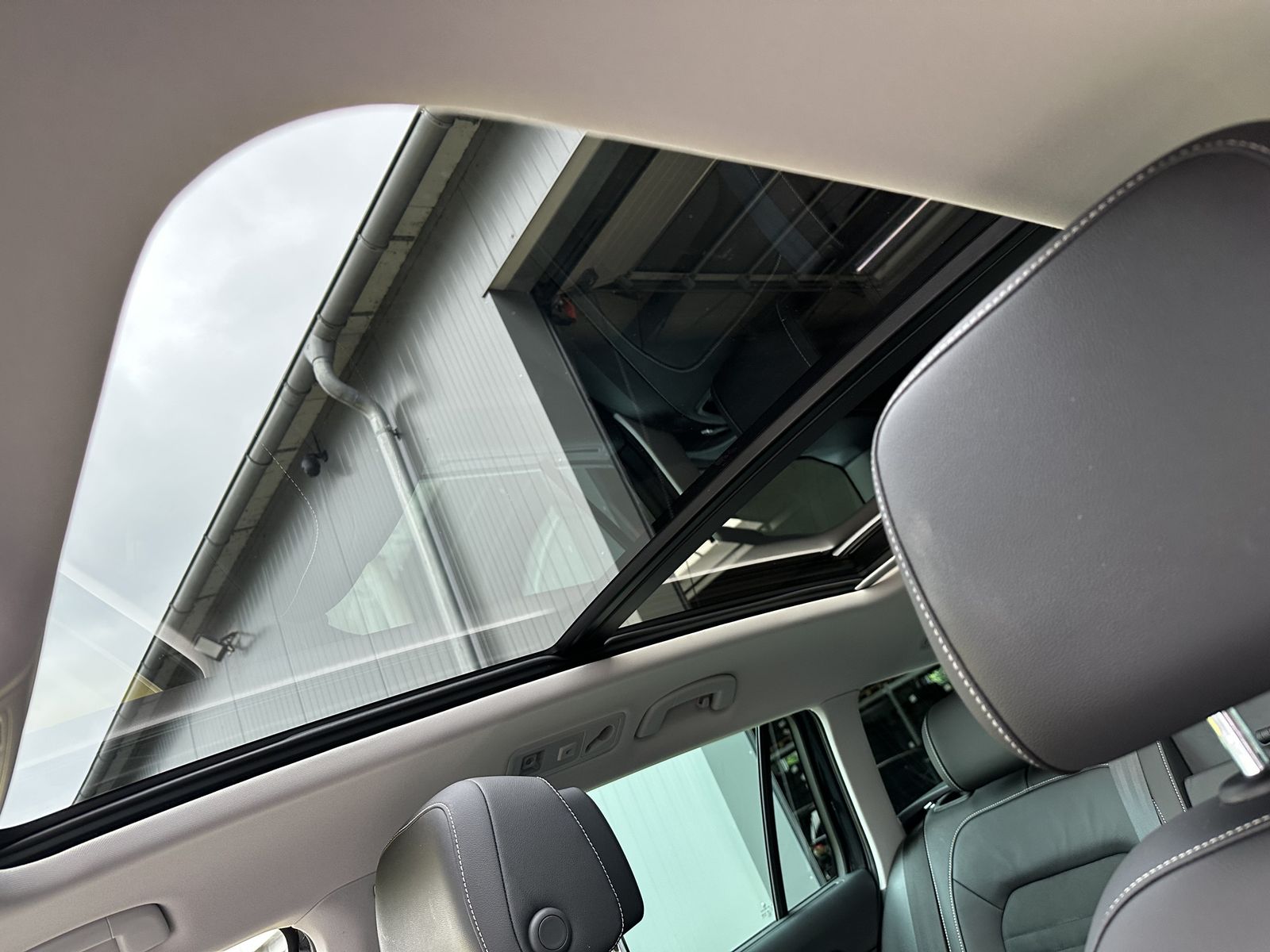 Fahrzeugabbildung Volkswagen Passat Variant GTE+NAV+LED+ACC+PANO+HUD+VCOCKPIT