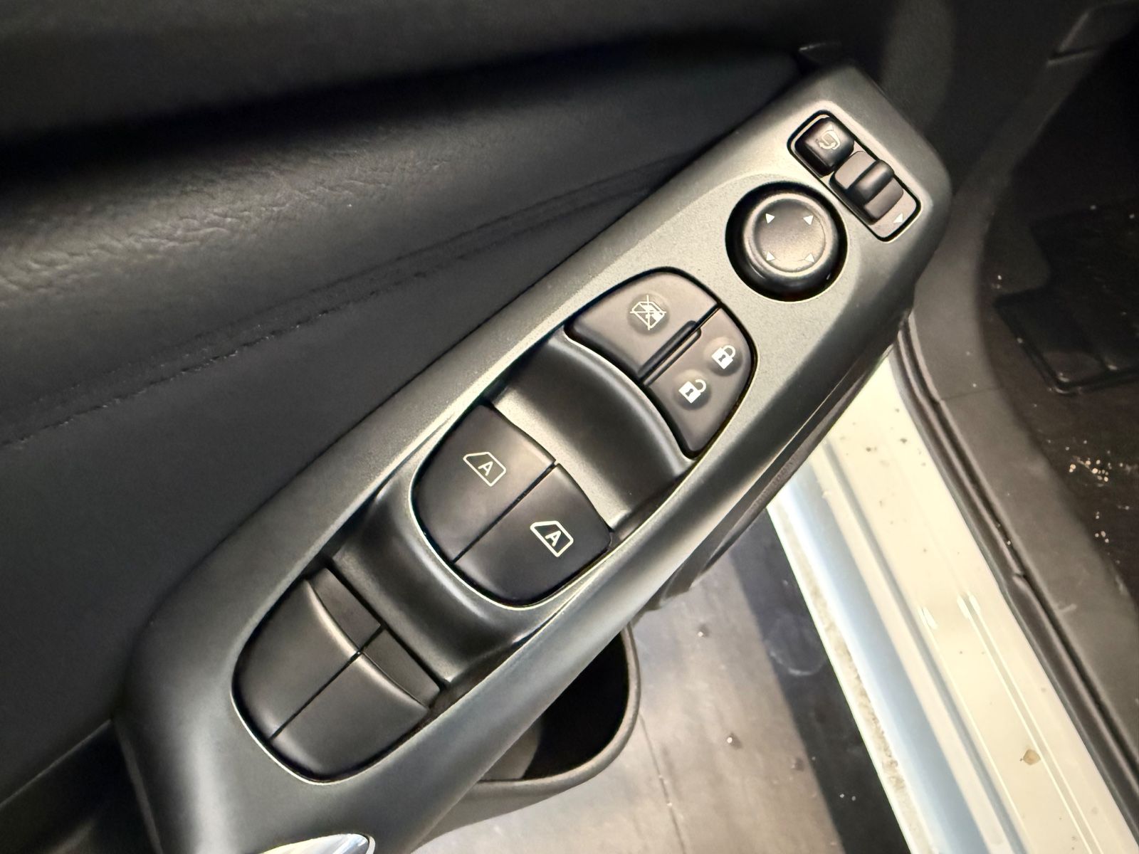 Fahrzeugabbildung Nissan Juke Hybrid N-Connecta Automatik, Winter-P.,Navi