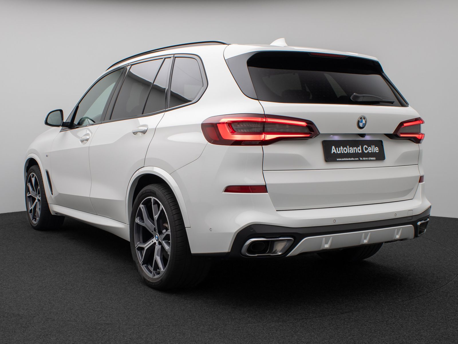 Fahrzeugabbildung BMW X5 xD30d M Sport Panoram Kamera HUD DAB HiFi 21"