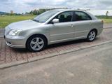 Toyota Avensis TÜV 11/26 viel neue Teile - gebrauchte Toyota Avensis aus dem Jahr 2003