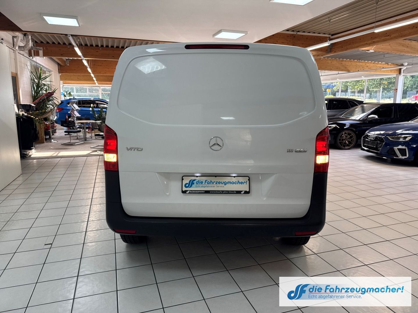 Fahrzeugabbildung Mercedes-Benz Vito Kasten 111 CDI WORKER FWD kompakt BlueTEC T