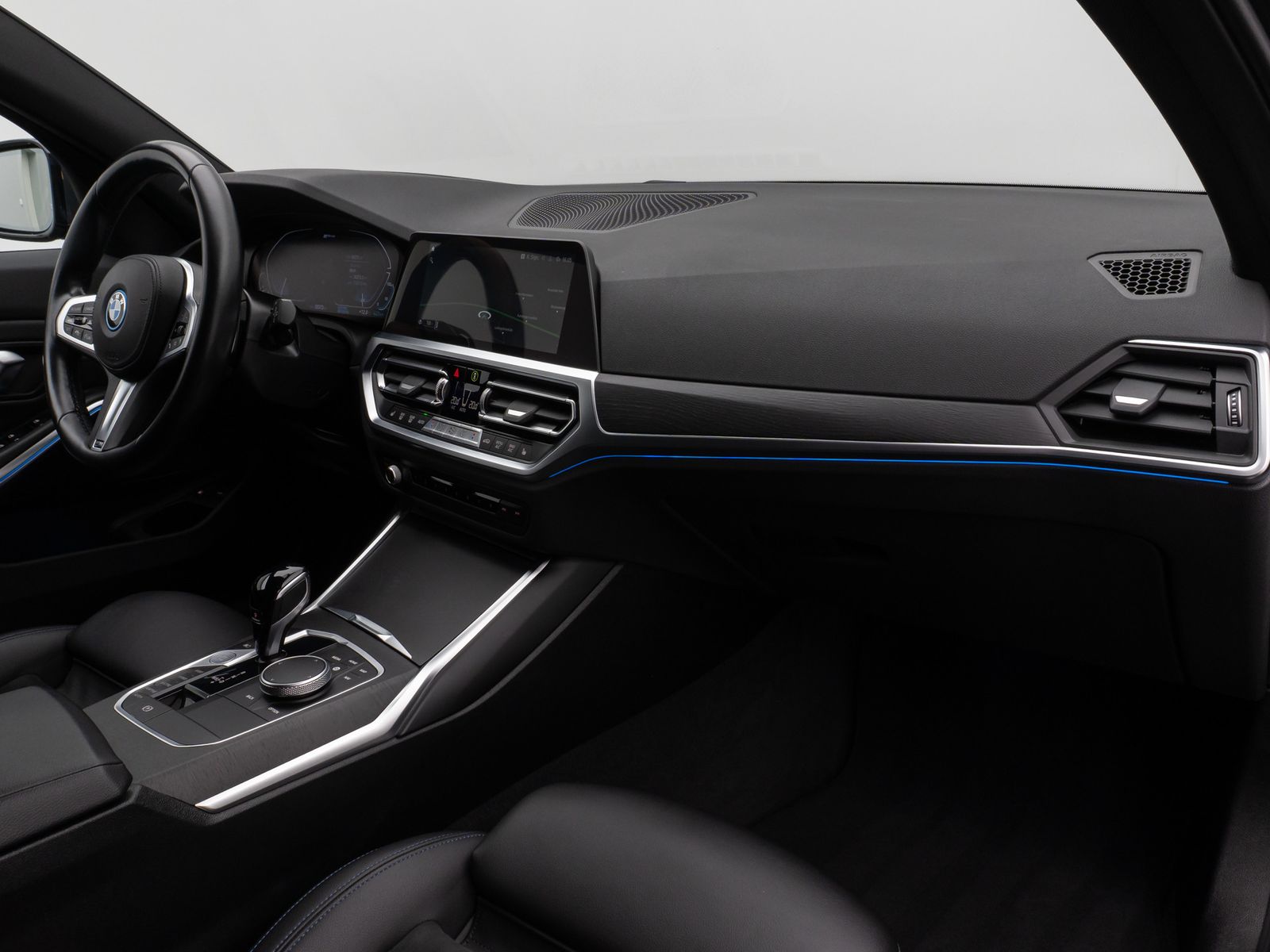 Fahrzeugabbildung BMW 330e M Sport Laser 360°HUD DAB Stop&Go Komfort