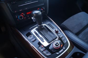 Audi Q5 2.0 TDI quattro AUT.-LEDER-NAVI-AHK-ACC-XENON